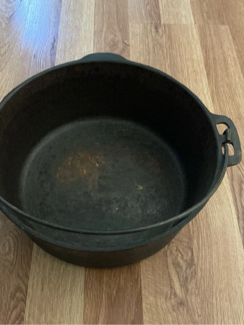 Seasoned Cast Iron Dutch Oven with Bail Handle - Black